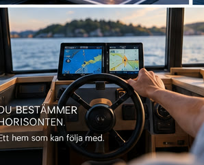 Förarplats i Donsöhouse med ratt, navigationsskärmar och utsikt över skärgården — en husbåt som kan flytta sig